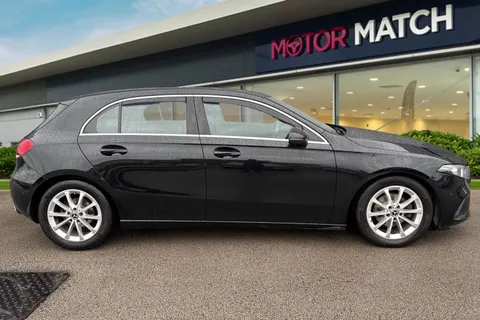 LL69YWT Mercedes-Benz A Class 1.5 A180d Sport (Executive) 7G-DCT Euro 6 (s/s) 5dr Thumbnail #4
