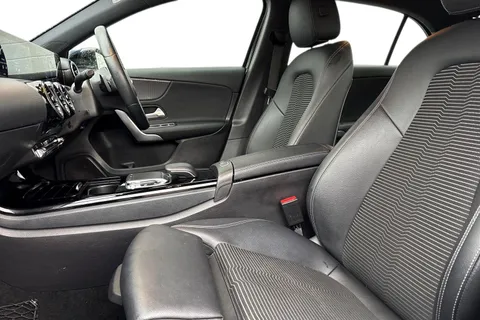 LL69YWT Mercedes-Benz A Class 1.5 A180d Sport (Executive) 7G-DCT Euro 6 (s/s) 5dr Thumbnail #12