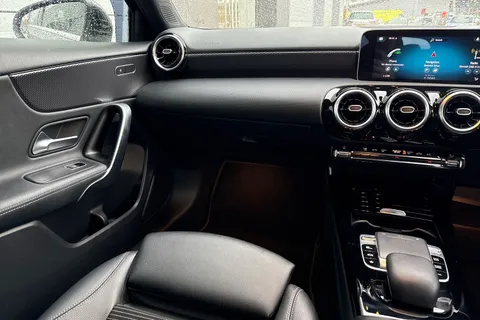 LL69YWT Mercedes-Benz A Class 1.5 A180d Sport (Executive) 7G-DCT Euro 6 (s/s) 5dr Thumbnail #16