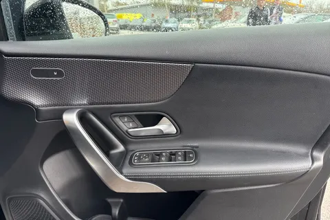 LL69YWT Mercedes-Benz A Class 1.5 A180d Sport (Executive) 7G-DCT Euro 6 (s/s) 5dr Thumbnail #19