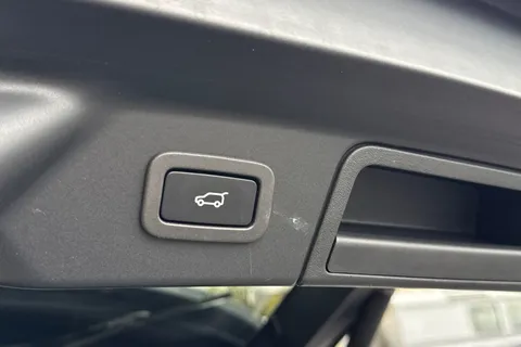 DS72HRJ Land Rover Range Rover Velar 2.0 P250 R-Dynamic HSE 5dr Thumbnail #41