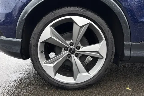 KP25AMK Audi Q4 e-tron Q4 Black Edition 45 e-tron 210,00 kW Thumbnail #13