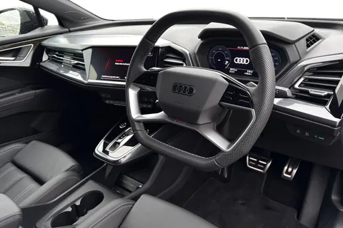 KP25AMK Audi Q4 e-tron Q4 Black Edition 45 e-tron 210,00 kW Thumbnail #15