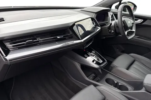 KP25AMK Audi Q4 e-tron Q4 Black Edition 45 e-tron 210,00 kW Thumbnail #16