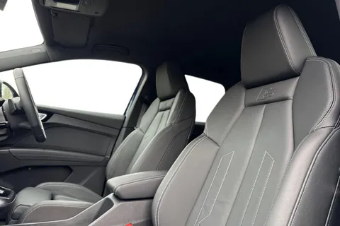 KP25AMK Audi Q4 e-tron Q4 Black Edition 45 e-tron 210,00 kW Thumbnail #17