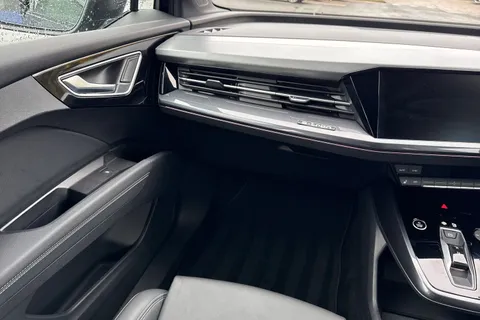 KP25AMK Audi Q4 e-tron Q4 Black Edition 45 e-tron 210,00 kW Thumbnail #21