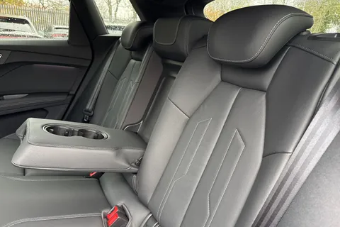 KP25AMK Audi Q4 e-tron Q4 Black Edition 45 e-tron 210,00 kW Thumbnail #34