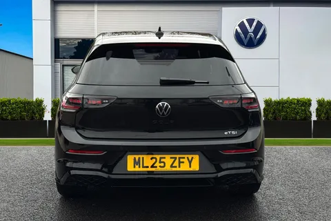 ML25ZFY Volkswagen Golf 1.5 eTSI 150 Black Edition 5dr DSG **AREA VIEW, PARK ASSIST** Thumbnail #5