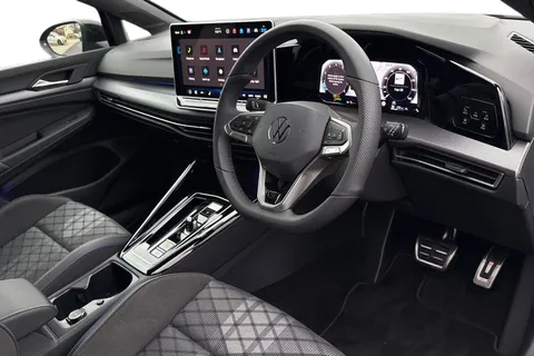 ML25ZFY Volkswagen Golf 1.5 eTSI 150 Black Edition 5dr DSG **AREA VIEW, PARK ASSIST** Thumbnail #9