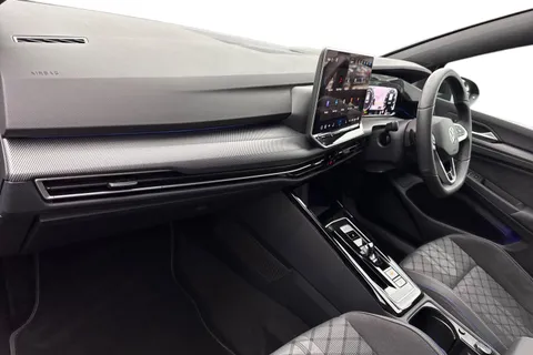 ML25ZFY Volkswagen Golf 1.5 eTSI 150 Black Edition 5dr DSG **AREA VIEW, PARK ASSIST** Thumbnail #10