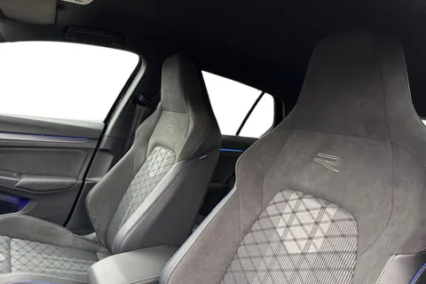 ML25ZFY Volkswagen Golf 1.5 eTSI 150 Black Edition 5dr DSG **AREA VIEW, PARK ASSIST** Thumbnail #12