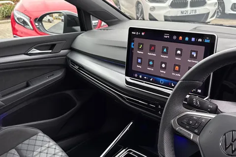 ML25ZFY Volkswagen Golf 1.5 eTSI 150 Black Edition 5dr DSG **AREA VIEW, PARK ASSIST** Thumbnail #16