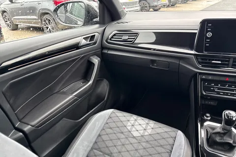 YA73DWE Volkswagen T-Roc 1.5 TSI R-Line 5dr **BLACK PACK + REVERSING CAMERA** Thumbnail #16