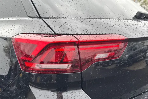 YA73DWE Volkswagen T-Roc 1.5 TSI R-Line 5dr **BLACK PACK + REVERSING CAMERA** Thumbnail #17