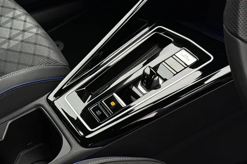 ML25ZFY Volkswagen Golf 1.5 eTSI 150 Black Edition 5dr DSG **AREA VIEW, PARK ASSIST** Thumbnail #21