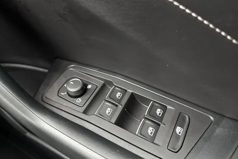 YA73DWE Volkswagen T-Roc 1.5 TSI R-Line 5dr **BLACK PACK + REVERSING CAMERA** Thumbnail #19
