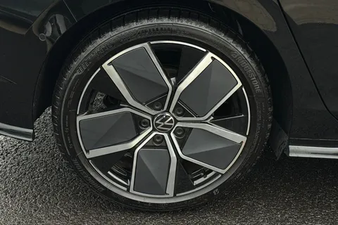 ML25ZFY Volkswagen Golf 1.5 eTSI 150 Black Edition 5dr DSG **AREA VIEW, PARK ASSIST** Thumbnail #24