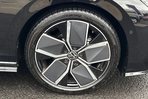 ML25ZFY Volkswagen Golf 1.5 eTSI 150 Black Edition 5dr DSG **AREA VIEW, PARK ASSIST** Thumbnail #25