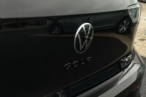 ML25ZFY Volkswagen Golf 1.5 eTSI 150 Black Edition 5dr DSG **AREA VIEW, PARK ASSIST** Thumbnail #26