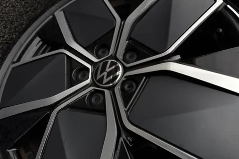 ML25ZFY Volkswagen Golf 1.5 eTSI 150 Black Edition 5dr DSG **AREA VIEW, PARK ASSIST** Thumbnail #28