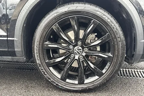 YA73DWE Volkswagen T-Roc 1.5 TSI R-Line 5dr **BLACK PACK + REVERSING CAMERA** Thumbnail #24