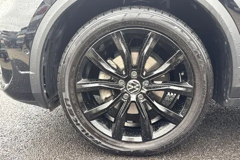 YA73DWE Volkswagen T-Roc 1.5 TSI R-Line 5dr **BLACK PACK + REVERSING CAMERA** Thumbnail #25