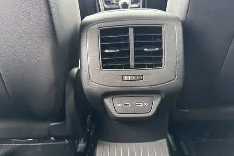 YA73DWE Volkswagen T-Roc 1.5 TSI R-Line 5dr **BLACK PACK + REVERSING CAMERA** Thumbnail #32