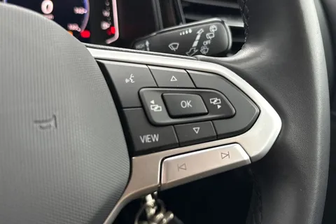 YA73DWE Volkswagen T-Roc 1.5 TSI R-Line 5dr **BLACK PACK + REVERSING CAMERA** Thumbnail #37