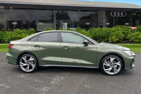  Audi A3 2.0 TDI Black Edition S Tronic Euro 6 (s/s) 4dr Thumbnail #4