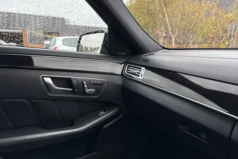 WF65XLS Mercedes-Benz E Class 5.5 E63 V8 BiTurbo AMG SpdS MCT Euro 6 (s/s) 4dr Thumbnail #36