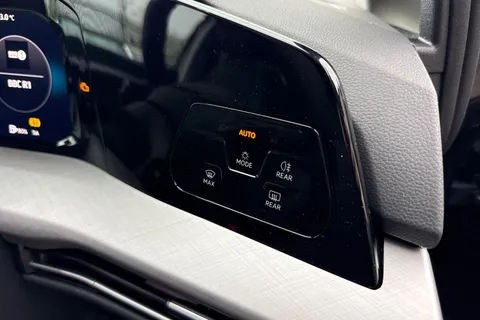 Volkswagen Golf 2.0 TDI Match Euro 6 (s/s) 5dr Thumbnail #36