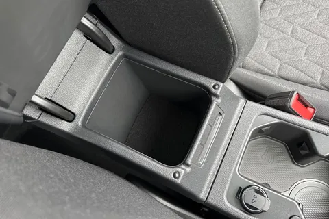 Volkswagen Golf 2.0 TDI Match Euro 6 (s/s) 5dr Thumbnail #40