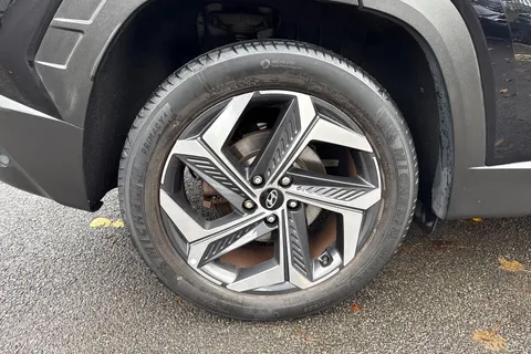 DU71YHW Hyundai Tucson 1.6 h T-GDi Premium Auto Euro 6 (s/s) 5dr Thumbnail #8