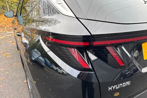 DU71YHW Hyundai Tucson 1.6 h T-GDi Premium Auto Euro 6 (s/s) 5dr Thumbnail #17