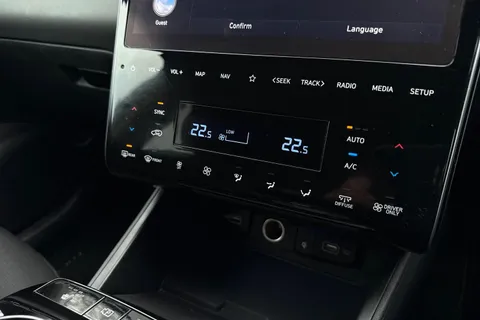 DU71YHW Hyundai Tucson 1.6 h T-GDi Premium Auto Euro 6 (s/s) 5dr Thumbnail #20