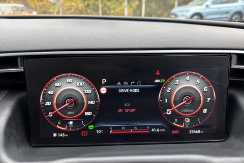 DU71YHW Hyundai Tucson 1.6 h T-GDi Premium Auto Euro 6 (s/s) 5dr Thumbnail #31