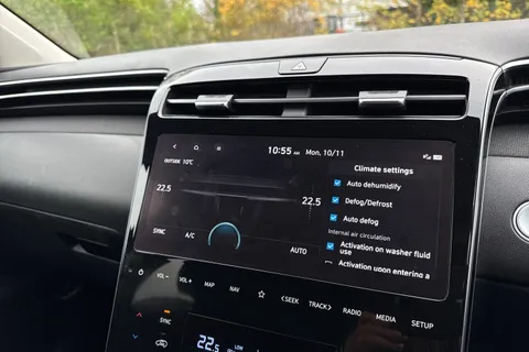 DU71YHW Hyundai Tucson 1.6 h T-GDi Premium Auto Euro 6 (s/s) 5dr Thumbnail #37