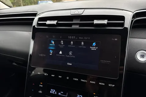 DU71YHW Hyundai Tucson 1.6 h T-GDi Premium Auto Euro 6 (s/s) 5dr Thumbnail #44