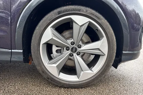 KN25OCL Audi Q4 e-tron Q4 Black Edition 45 e-tron 210,00 kW Thumbnail #11