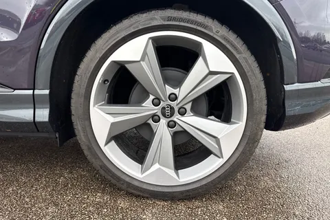 KN25OCL Audi Q4 e-tron Q4 Black Edition 45 e-tron 210,00 kW Thumbnail #14