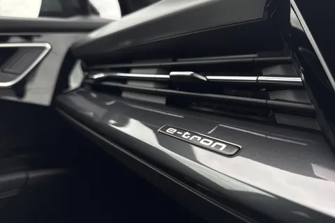 KN25OCL Audi Q4 e-tron Q4 Black Edition 45 e-tron 210,00 kW Thumbnail #50