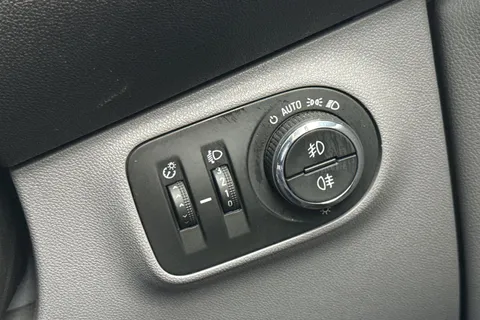 DS68LSC Vauxhall Corsa 1.4i ecoTEC SE Hatchback 5dr Petrol Manual Euro 6 (75 ps) Thumbnail #39