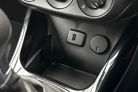 DS68LSC Vauxhall Corsa 1.4i ecoTEC SE Hatchback 5dr Petrol Manual Euro 6 (75 ps) Thumbnail #43