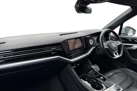 9 of 64 for VOLKSWAGEN TOUAREG 3.0 V6 TDI 4Motion R-Line 5dr Tip Auto