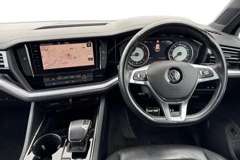 13 of 64 for VOLKSWAGEN TOUAREG 3.0 V6 TDI 4Motion R-Line 5dr Tip Auto