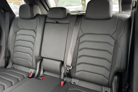 14 of 64 for VOLKSWAGEN TOUAREG 3.0 V6 TDI 4Motion R-Line 5dr Tip Auto