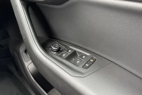 18 of 64 for VOLKSWAGEN TOUAREG 3.0 V6 TDI 4Motion R-Line 5dr Tip Auto