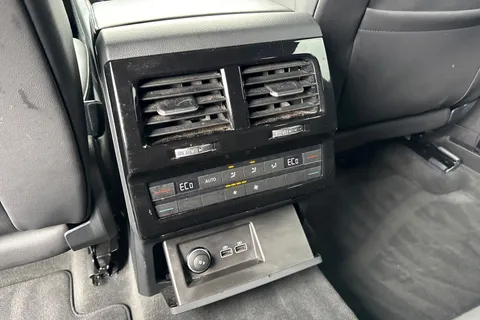 38 of 64 for VOLKSWAGEN TOUAREG 3.0 V6 TDI 4Motion R-Line 5dr Tip Auto