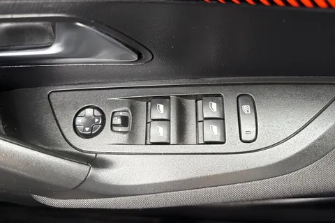 39 of 66 for PEUGEOT 2008 1.2 PureTech Active Premium + Euro 6 (s/s) 5dr