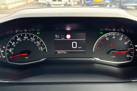 40 of 66 for PEUGEOT 2008 1.2 PureTech Active Premium + Euro 6 (s/s) 5dr